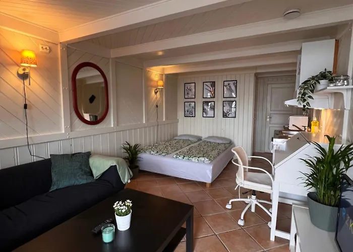 Local Small Apartment Near The Beach